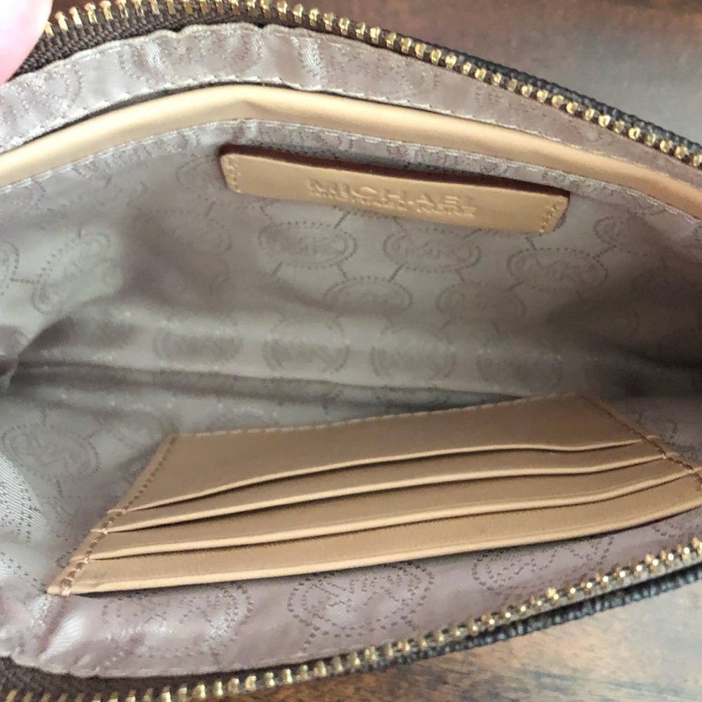 MK Michael Kors Wristlet - Picture 7 of 8